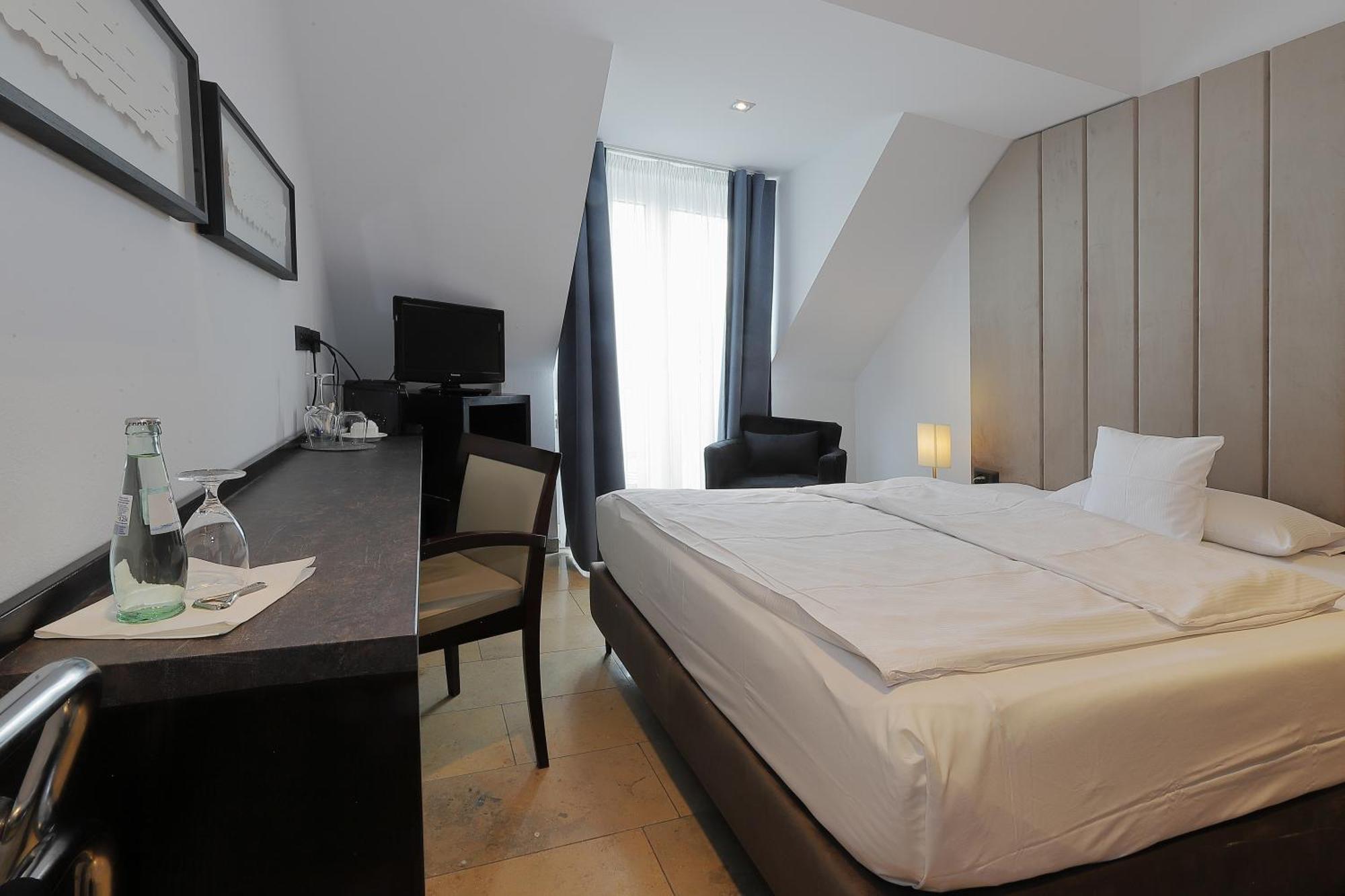 Devin Art Hotel デュッセルドルフ エクステリア 写真